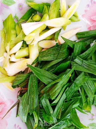蒜苗炒烤鸭步骤2
