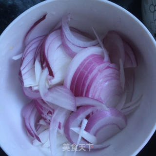 洋葱红萝卜炒牛肉步骤3
