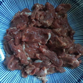 洋葱红萝卜炒牛肉步骤1