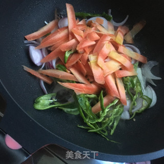 洋葱红萝卜炒牛肉步骤8