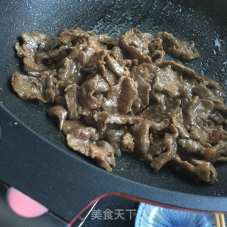 洋葱红萝卜炒牛肉步骤6