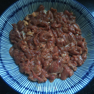 洋葱红萝卜炒牛肉步骤5