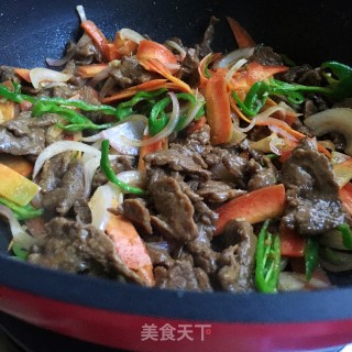 洋葱红萝卜炒牛肉步骤12