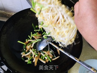 黄豆芽炒豆煎豆腐干步骤4