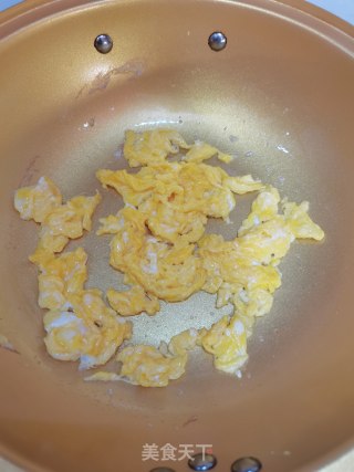 西红柿蒜薹炒鸡蛋步骤2