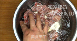 家常蒜香骨，短时间入味，制作简单，油炸超香。步骤1