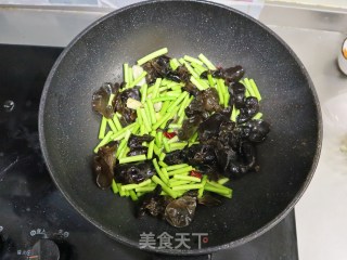 经典家常菜蒜苔炒肉❗️大米的下饭神器步骤6