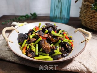 经典家常菜蒜苔炒肉❗️大米的下饭神器步骤8
