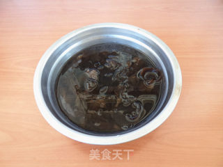 西芹炒鸡蛋干步骤1