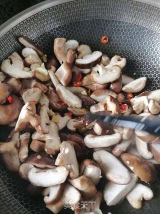 炒香菇步骤3