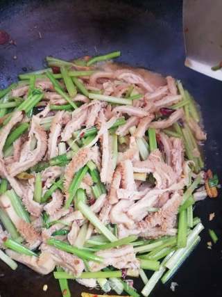 芹菜炒牛肚步骤6