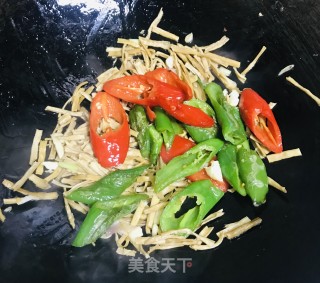 辣椒炒笋干步骤6