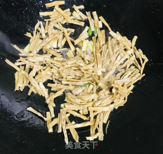 辣椒炒笋干步骤5