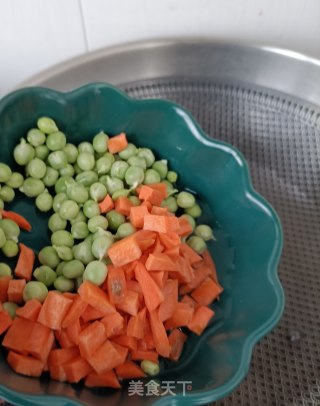 肉丁薤白炒豌豆步骤3