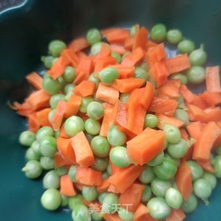 肉丁薤白炒豌豆步骤5