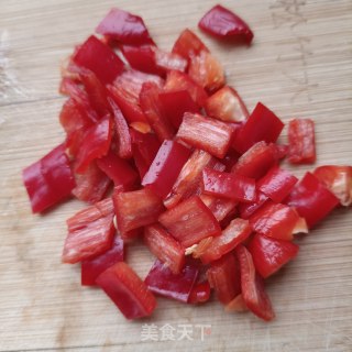 肉丁薤白炒豌豆步骤6