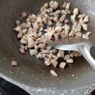 肉丁薤白炒豌豆步骤12