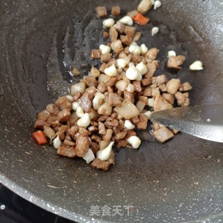 肉丁薤白炒豌豆步骤15