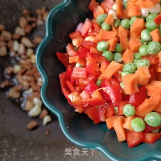 肉丁薤白炒豌豆步骤17