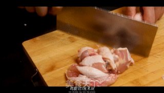 不可错过的新疆大盘鸡，不管是配饭还是配面都是一绝步骤1