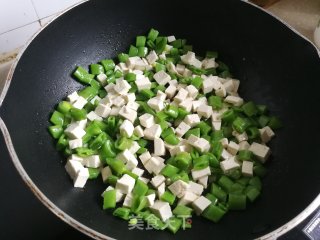 甜豆角炒豆腐步骤5