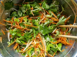 胡萝卜土豆蒸芹菜叶步骤6