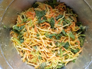 胡萝卜土豆蒸芹菜叶步骤11