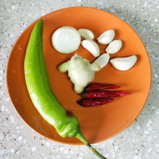 酱汁炒花甲 步骤2