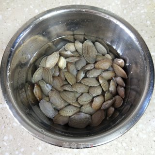 酱汁炒花甲 步骤1