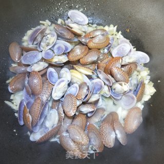 酱汁炒花甲 步骤8