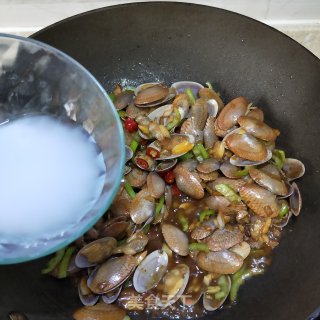 酱汁炒花甲 步骤11