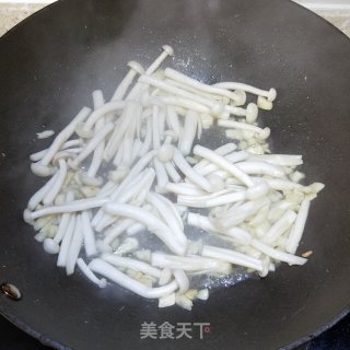 鲜菇炒丝瓜 步骤5