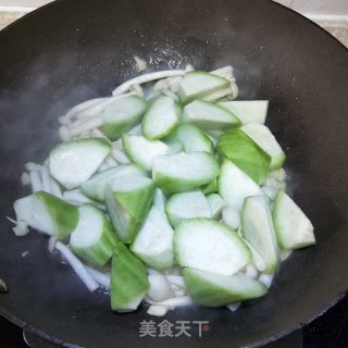 鲜菇炒丝瓜 步骤6