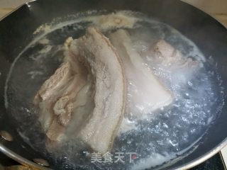 盐辣椒烧五花肉步骤1