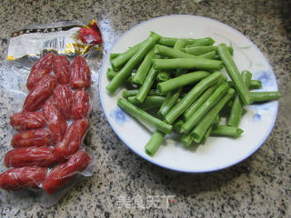 肉枣肠炒四季豆步骤1