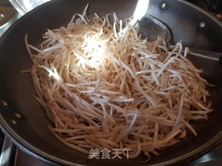 豆芽韭菜炒鸭血步骤8