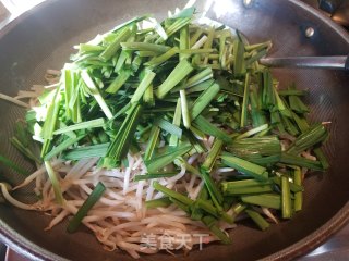 豆芽韭菜炒鸭血步骤9