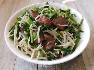 豆芽韭菜炒鸭血步骤12