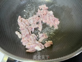 瘦肉炒豌豆仁步骤2