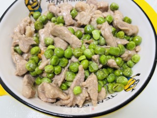 瘦肉炒豌豆仁步骤7