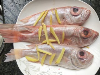 红烧大眼鲷步骤2