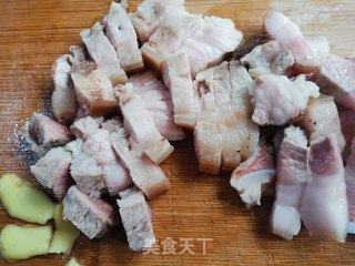 儿子最爱的&鲜笋段&红烧五花肉步骤4