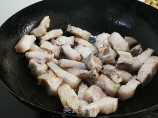 儿子最爱的&鲜笋段&红烧五花肉步骤6
