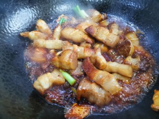 儿子最爱的&鲜笋段&红烧五花肉步骤11