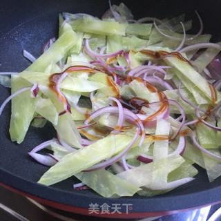 菜椒洋葱炒笋片步骤5