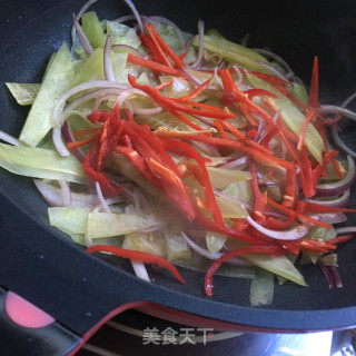 菜椒洋葱炒笋片步骤6