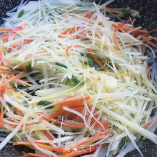 茄汁炒土豆丝步骤5