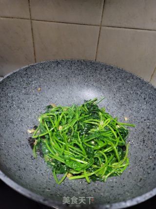 蒜末豆鼓炒番薯叶步骤6