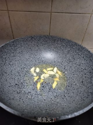 蚕豆炒蛏子步骤5
