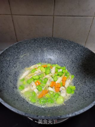 蚕豆炒蛏子步骤7